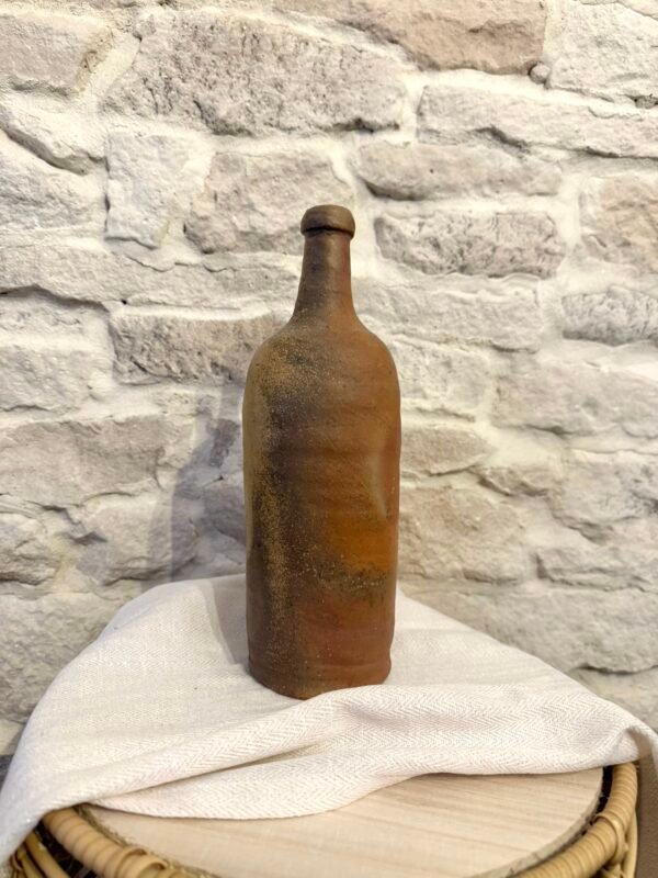 Bouteille en terre cuite ancienne